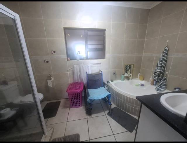 4 BEDROOM HOUSE FOR SALE IN MARGATE BEACH